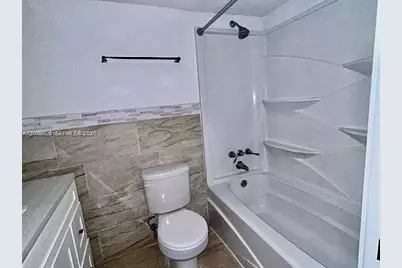 100 Berkley Rd #210, Hollywood, FL 33024 - Photo 8