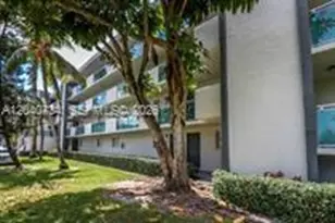 8461 Springtree Dr, Sunrise, FL 33351 - Photo 2