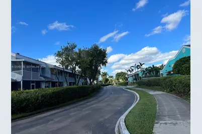 2604 SE 21 St #A 202, Homestead, FL 33035 - Photo 4