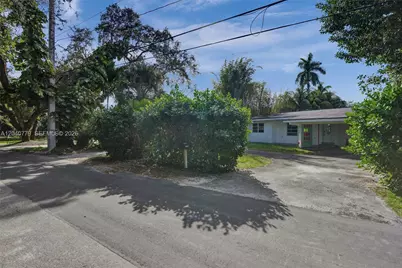 18500 NE 23rd Ct, Miami, FL 33180 - Photo 1