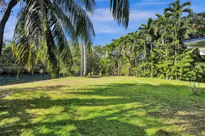 18500 NE 23rd Ct, Miami, FL 33180 - Photo 8