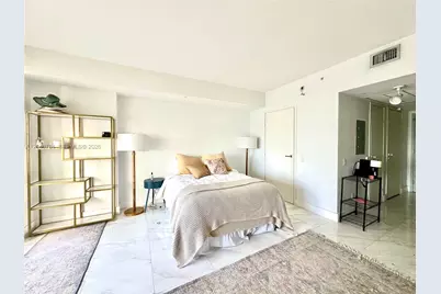 1300 Brickell Bay Dr #2106, Miami, FL 33131 - Photo 2