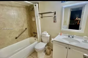 19201 Collins Ave, Sunny Isles Beach, FL 33160 - Photo 14