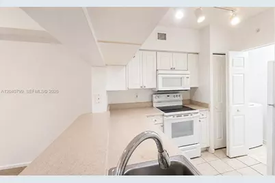 17150 N Bay Rd #2602, Sunny Isles Beach, FL 33160 - Photo 4