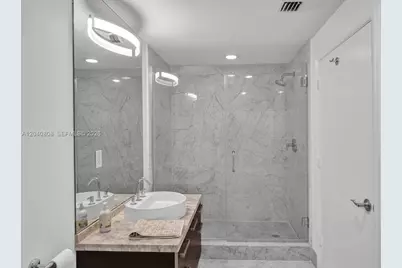 244 Biscayne Blvd #2005, Miami, FL 33132 - Photo 12