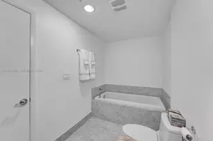 244 Biscayne Blvd, Miami, FL 33132 - Photo 14