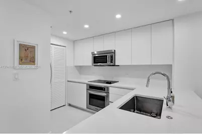 244 Biscayne Blvd #2005, Miami, FL 33132 - Photo 10