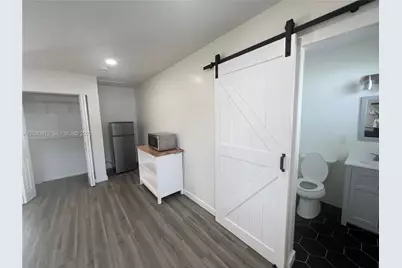 1015 SW 4th Ave #B, Fort Lauderdale, FL 33315 - Photo 2
