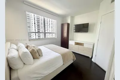 801 Brickell Key Blvd #1704, Miami, FL 33131 - Photo 6