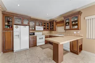 22548 SW 102nd Path, Cutler Bay, FL 33190 - Photo 8