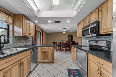 6860 SW 18th St, Miami, FL 33155 - Photo 12
