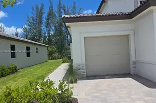 2248 SE 30th St, Homestead, FL 33035 - Photo 18