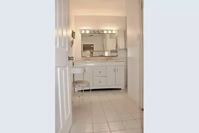 6810 NW 70th St, Tamarac, FL 33321 - Photo 14