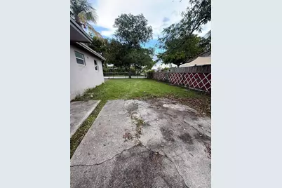 300 SW 9th Ave #A, Hallandale Beach, FL 33009 - Photo 8