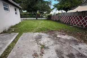 300 SW 9th Ave, Hallandale Beach, FL 33009 - Photo 8