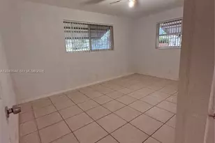 300 SW 9th Ave, Hallandale Beach, FL 33009 - Photo 16