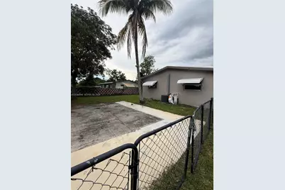300 SW 9th Ave #A, Hallandale Beach, FL 33009 - Photo 2
