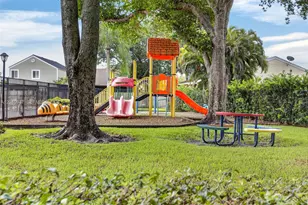 15718 E Waterside Cir, Sunrise, FL 33326 - Photo 38