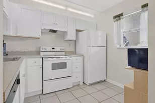 15718 E Waterside Cir, Sunrise, FL 33326 - Photo 10