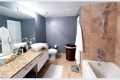 41 SE 5th St #1006, Miami, FL 33131 - Photo 4