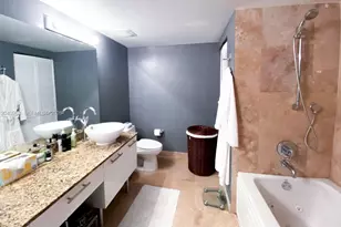 41 SE 5th St, Miami, FL 33131 - Photo 4