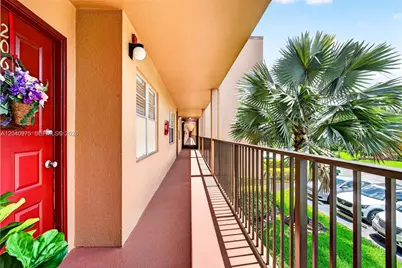 300 SW 130th Ter #206B, Pembroke Pines, FL 33027 - Photo 2