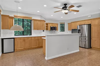 2767 Kinsington Cir #8-4, Weston, FL 33332 - Photo 12