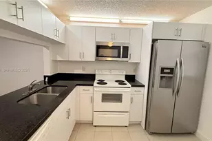 9262 NW 1st St, Pembroke Pines, FL 33024 - Photo 2
