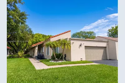 324 Patio Village Ter, Weston, FL 33326 - Photo 2