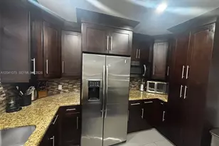 1610 SW 120th Ave, Pembroke Pines, FL 33025 - Photo 8
