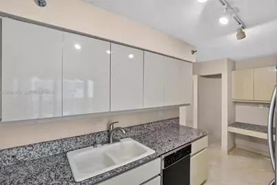 5757 Collins Ave #405, Miami Beach, FL 33140 - Photo 14