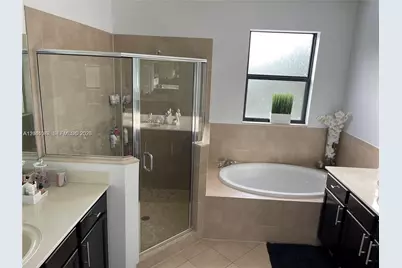 8719 W 33rd Ave, Hialeah, FL 33018 - Photo 16