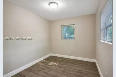 429 NW 9th Ave #3, Fort Lauderdale, FL 33311 - Photo 6