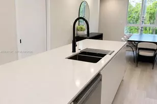 2505 NE 193rd St, Miami, FL 33180 - Photo 4