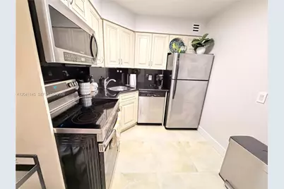 5225 Collins Ave #914, Miami Beach, FL 33140 - Photo 14