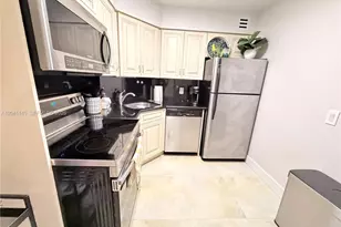 5225 Collins Ave, Miami Beach, FL 33140 - Photo 14
