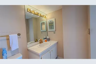 20335 W Country Club Dr #2102, Aventura, FL 33180 - Photo 20
