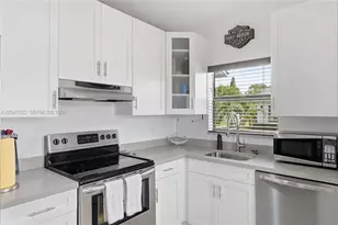 6443 SW 152nd Cir Pl, Miami, FL 33193 - Photo 10