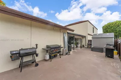 525 NW 100th Ct #525, Miami, FL 33172 - Photo 26