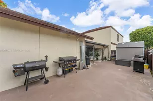 525 NW 100th Ct, Miami, FL 33172 - Photo 26
