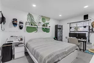 525 NW 100th Ct, Miami, FL 33172 - Photo 10