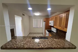 379 Lakeview Dr, Weston, FL 33326 - Photo 4