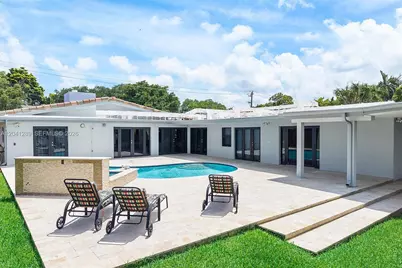 2531 NE 195th St, Miami, FL 33180 - Photo 4