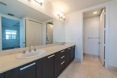 8478 NW 52nd St, Doral, FL 33166 - Photo 26