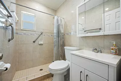 2750 NW 4th St, Miami, FL 33125 - Photo 20
