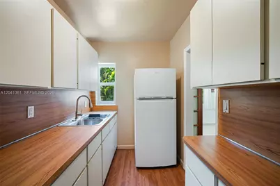 2750 NW 4th St, Miami, FL 33125 - Photo 12
