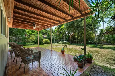 2750 NW 4th St, Miami, FL 33125 - Photo 2