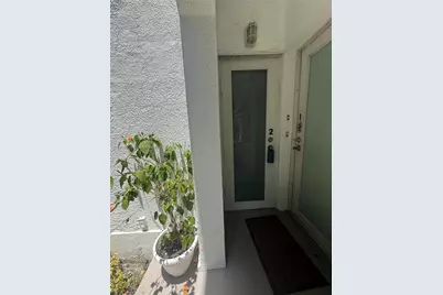 912 Euclid Ave, Miami Beach, FL 33139 - Photo 4