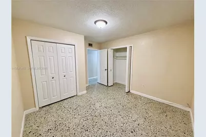 911 NW 22nd Pl #0, Miami, FL 33125 - Photo 6