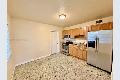 911 NW 22nd Pl #0, Miami, FL 33125 - Photo 2